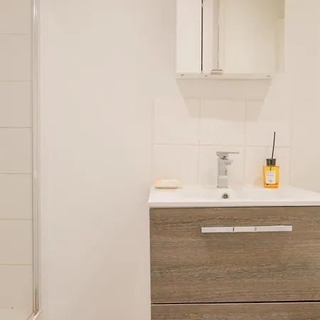 New Stylish 1bd Apt In Central Next To Seine!